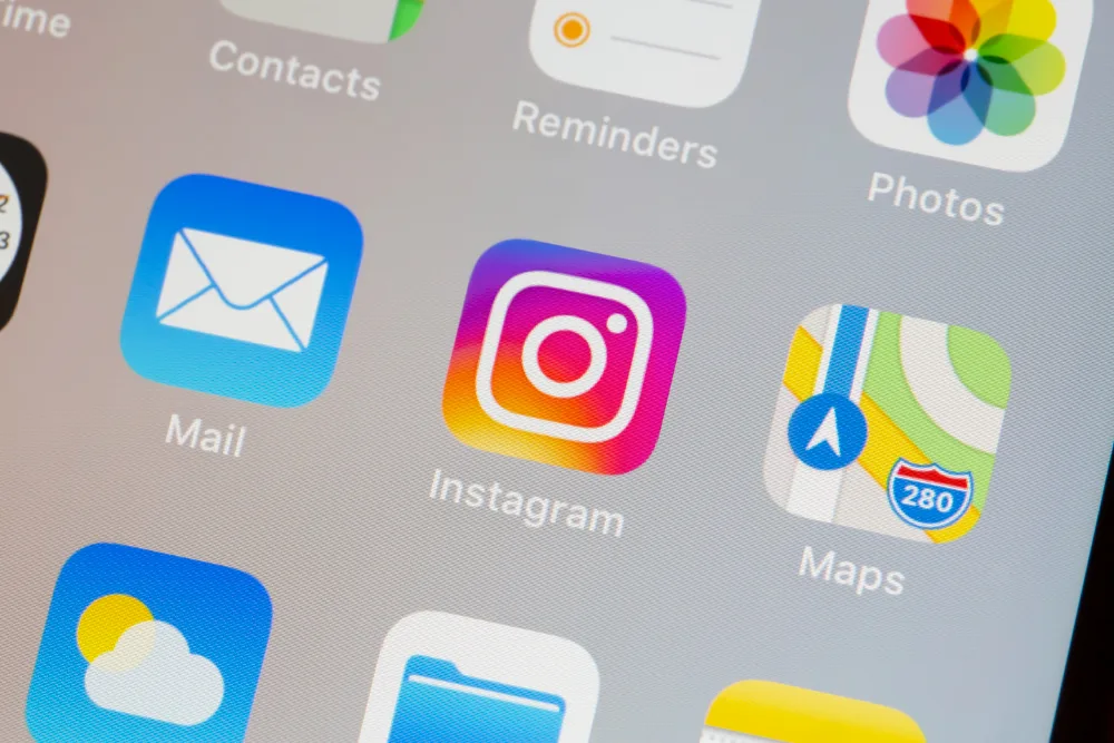 Connecting email on Android and iPhone phones is an important step toward using your smart devices effectively