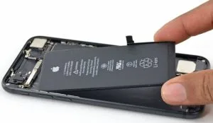 iPhone 7 baterijos keitimas 01