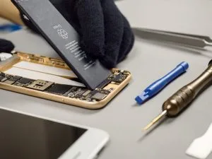 iPhone 14 ekrano keitimas