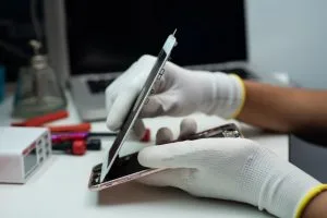iPhone 15 Pro ekrano keitimas 00