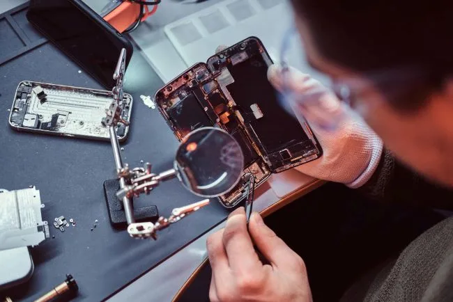 iphone 16e repair 01