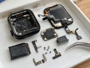 Apple Watch Series 8 41mm Repair (Illustration 1)