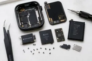 Apple Watch Series SE 44mm Remontas (Iliustracija 1)
