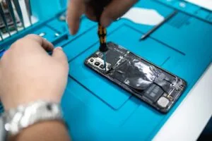 Nothing Phone 2 Repair (Illustration 2)